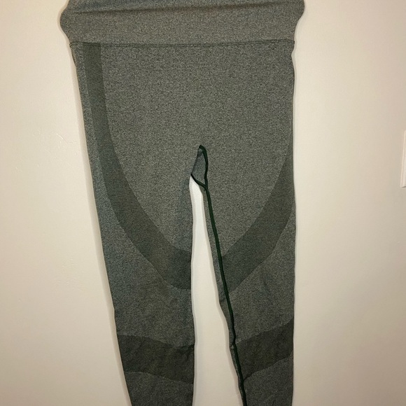 Victoria Secret PINK Active Leggings - Picture 2 of 6